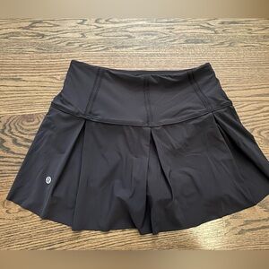 Black lululemon skirt size 4